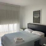 2br Seaview In Prime Location 1 Min From Sea *