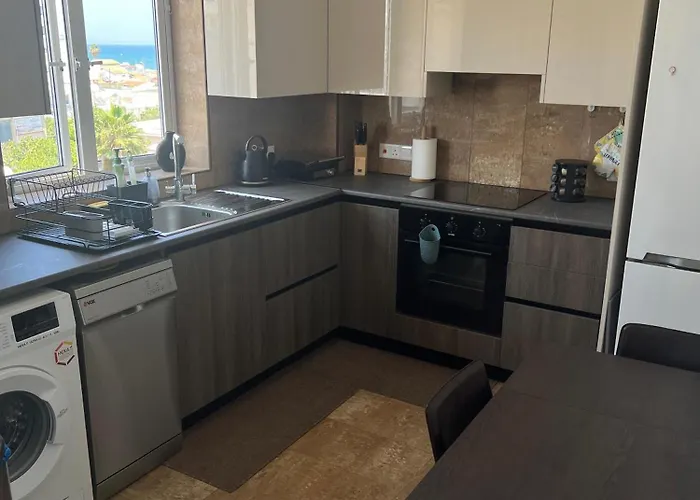 Apartament 2br Seaview In Prime Location 1 Min From Sea *