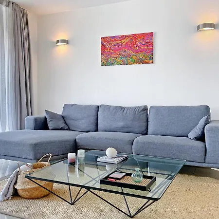 2br Seaview In Prime Location 1 Min From Sea Apartment