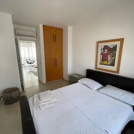 2br Seaview In Prime Location 1 Min From Sea * لارنكا