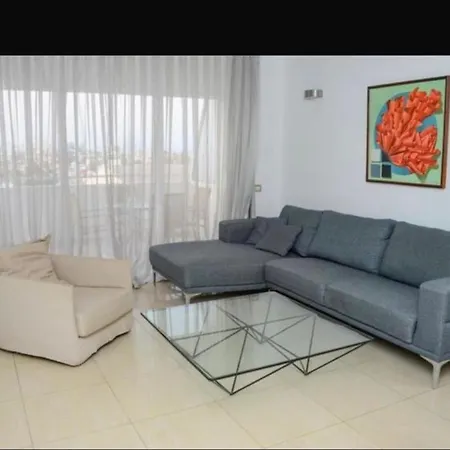 2br Seaview In Prime Location 1 Min From Sea