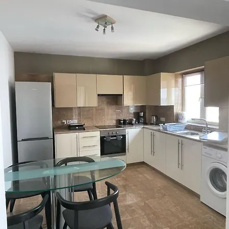 2br Seaview In Prime Location 1 Min From Sea Apartament