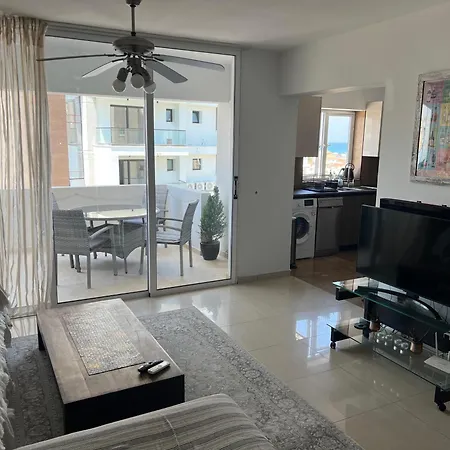 2br Seaview In Prime Location 1 Min From Sea * لارنكا