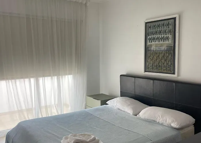 2br Seaview In Prime Location 1 Min From Sea *