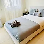 2br Seaview In Prime Location 1 Min From Sea Larnaca