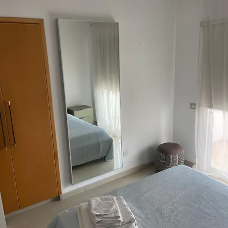 2br Seaview In Prime Location 1 Min From Sea דירה *