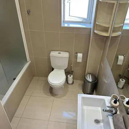 2br Seaview In Prime Location 1 Min From Sea דירה