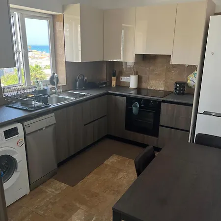דירה 2br Seaview In Prime Location 1 Min From Sea *