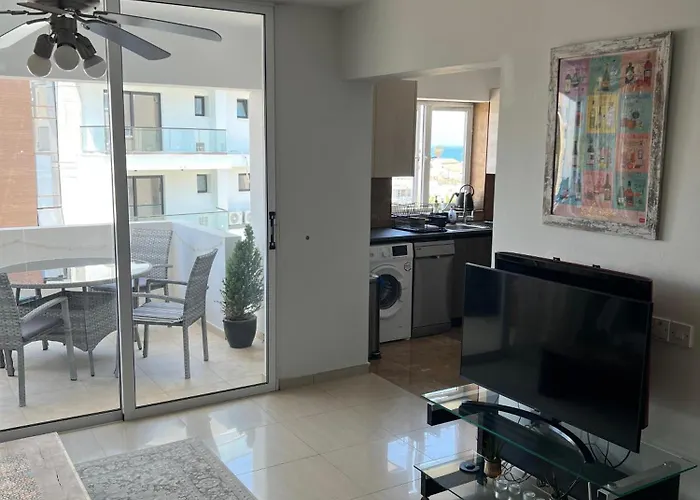 2br Seaview In Prime Location 1 Min From Sea Λάρνακα